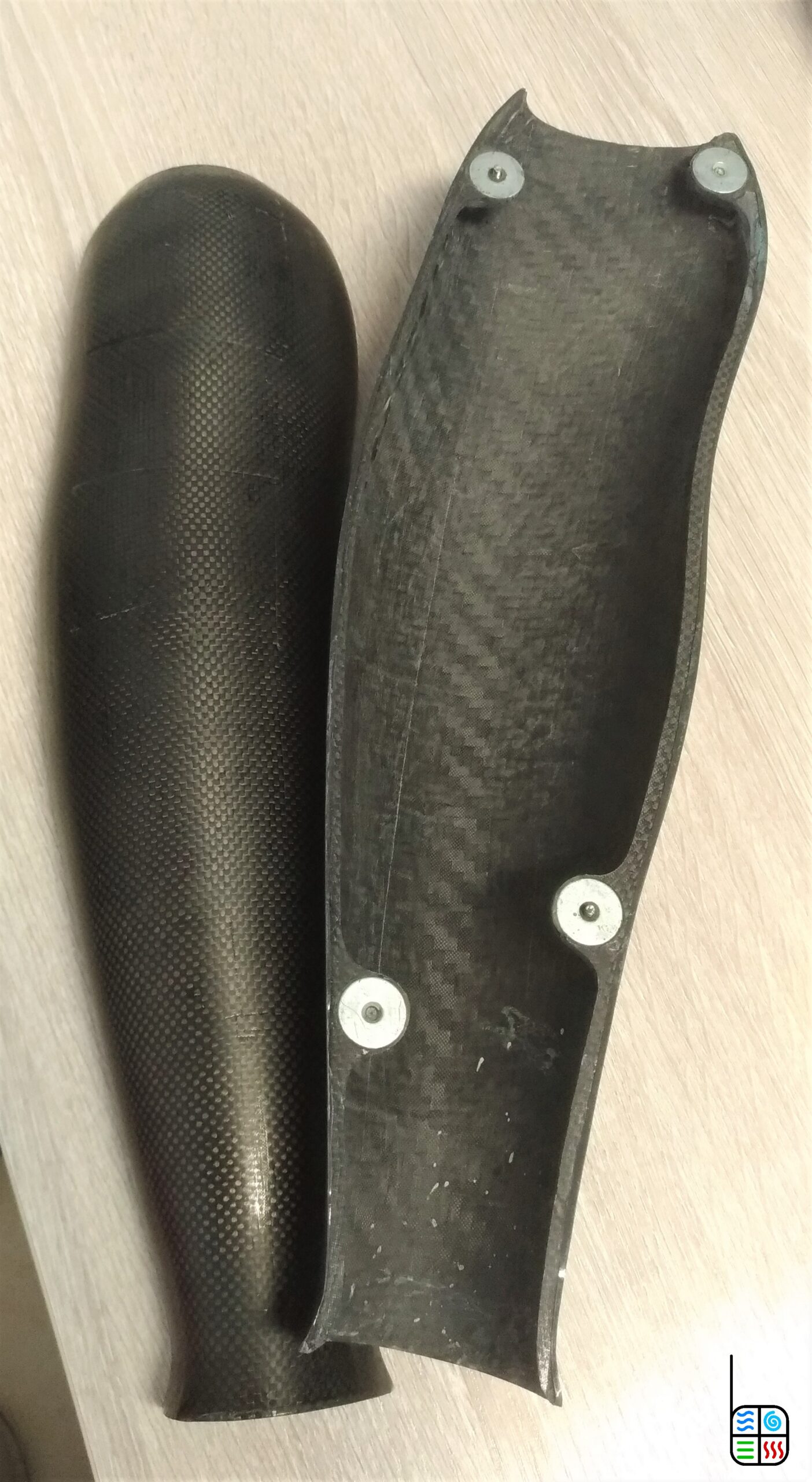 Leg_Prosthesis_Cover_Carbon_Fiber