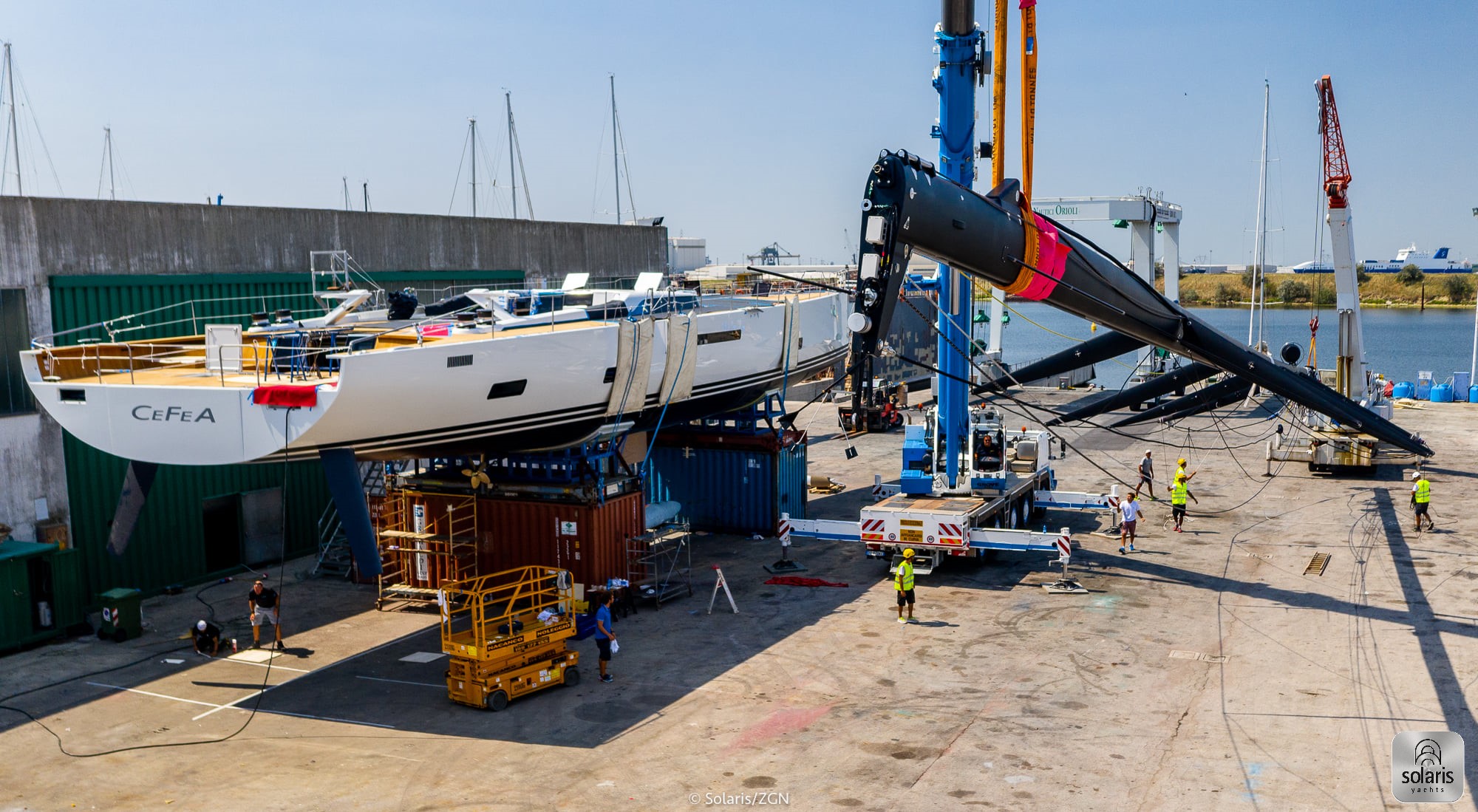 carbon fibre yacht mast